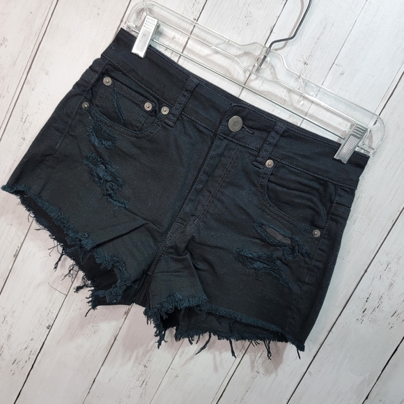 American Eagle Women's Black Hi-Rise Festival Distressed Denim Shorts Size 2. - Picture 2 of 8